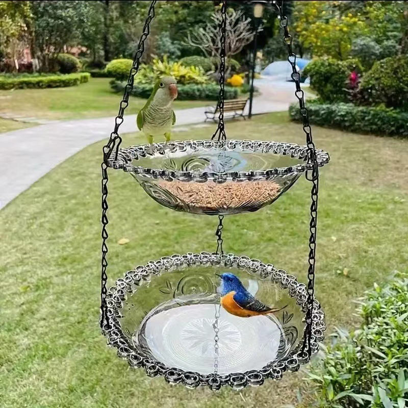 🐦🌧️Krmítko pre vtáky vo vintage štýle s kúpeľkou - možno zavesiť kamkoľvek, ľahko sa plní. Priláka drozdy a modrinky. Ideálne pre milovníkov prírody. 🏡✨